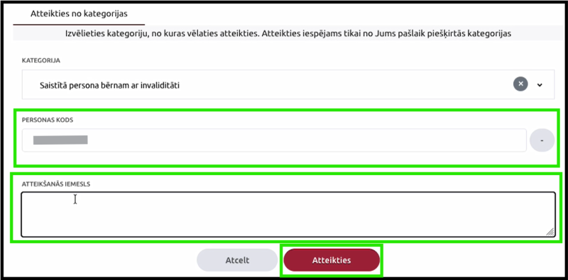 Ekrānuzņēmums ar sadaļu “Atteikties no kategorijas”. Izvēlēta kategorija “Saistītā persona bērnam ar invaliditāti”. Ar zaļu rāmi izcelts saistītās personas koda lauks, atteikšanās iemesla ievades lauks un poga “Atteikties”. Blakus pieejama arī poga “Atcelt”.