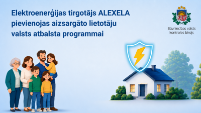 Gaiši zilā fonā redzams uzraksts “Elektroenerģijas tirgotājs ALEXELA pievienojas aizsargāto lietotāju valsts atbalsta programmai”. Attēla kreisajā pusē ilustrēta daudzpaaudžu ģimene, labajā pusē – dzīvojamā māja ar elektrības simbolu aizsargvairogā. Augšējā labajā stūrī izvietots Būvniecības valsts kontroles biroja logotips.