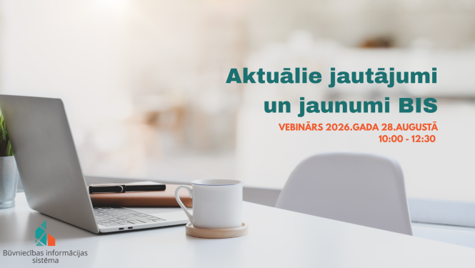 Gaišs darba galds ar portatīvo datoru un krūzi. Attēla labajā pusē teksts: “Aktuālie jautājumi un jaunumi BIS. Vebinārs 2026. gada 28. augustā, 10.00–12.30.” Apakšējā kreisajā stūrī Būvniecības informācijas sistēmas logo.