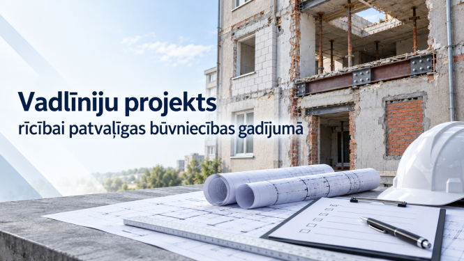 Informatīvs vizuālis "vadlīniju projekts rīcībai pavaļīgas būvniecības gadījumā". Fonā redzama māja, kas tiek rekunstruēta, preikšplānā galds ar skiču ruļliem, pildspalva un celtniecības cepure.