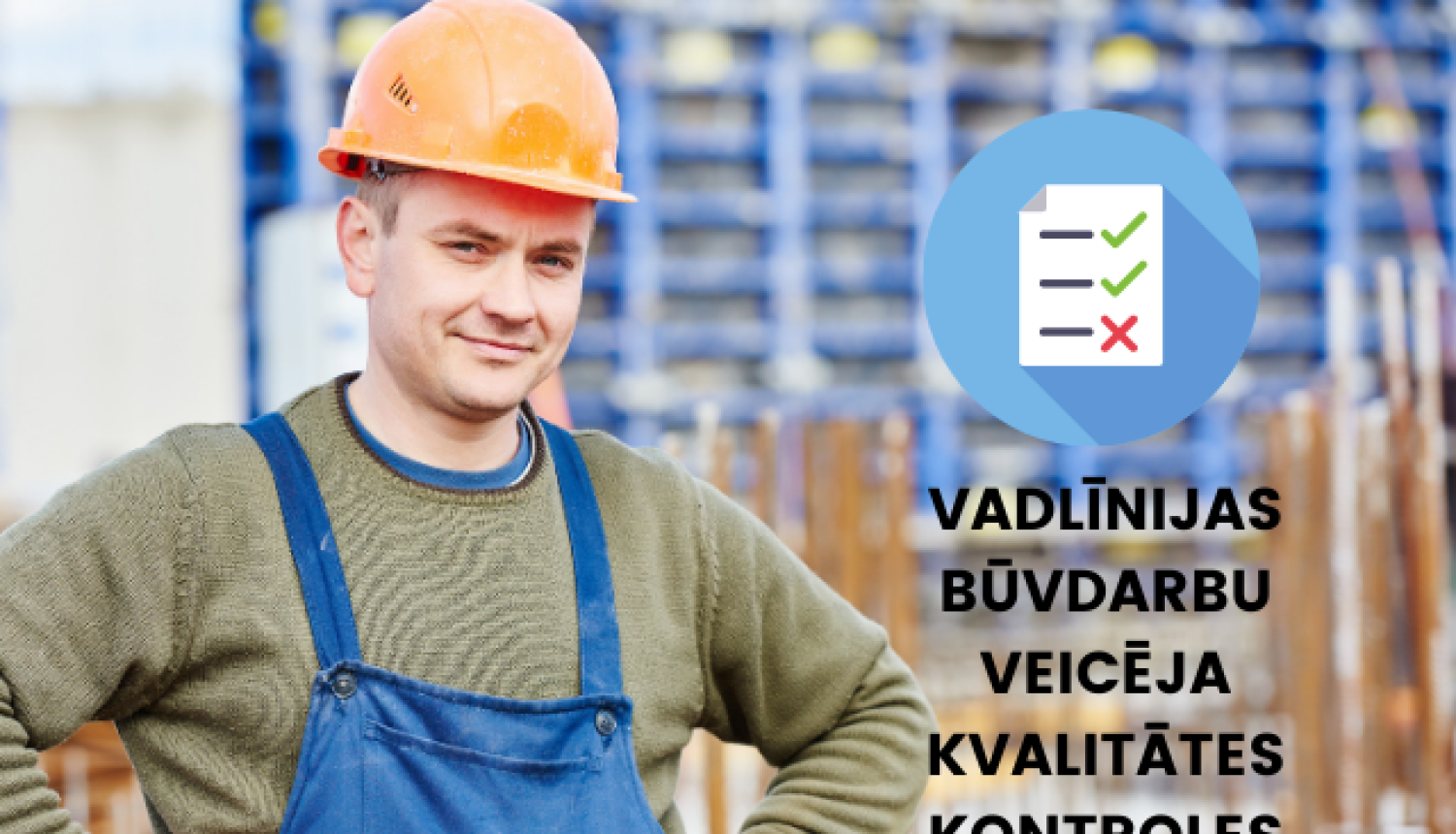 Vīrietis būvlaukumā ar ķiveri galvā