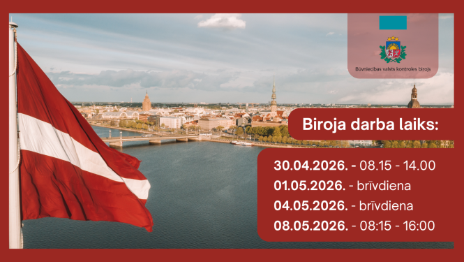 Latvijas karogs priekšplānā pie Daugavas, fonā Rīgas panorāma. Labajā pusē sarkans informācijas bloks ar tekstu: “Biroja darba laiks: 30.04.2026. 08:15–14:00; 01.05.2026. brīvdiena; 04.05.2026. brīvdiena; 08.05.2026. 08:15–16:00.” Augšējā stūrī redzams Būvniecības valsts kontroles biroja logo.