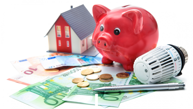 Attēlā krājkase, nauda un mājas figūriņa