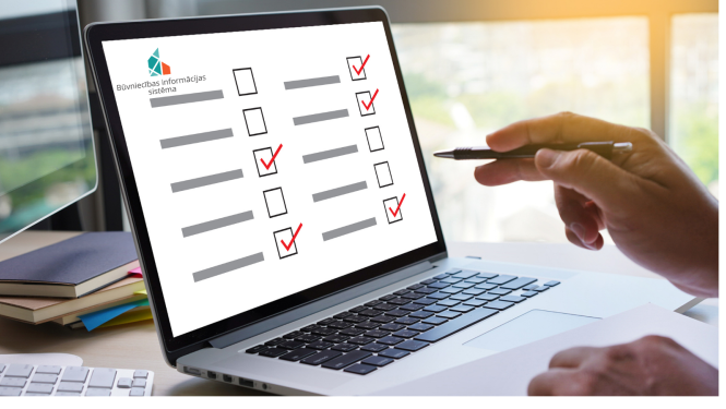 Dators ar aptaujas anketu