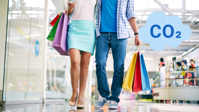 Divi pircēji lielveikalā