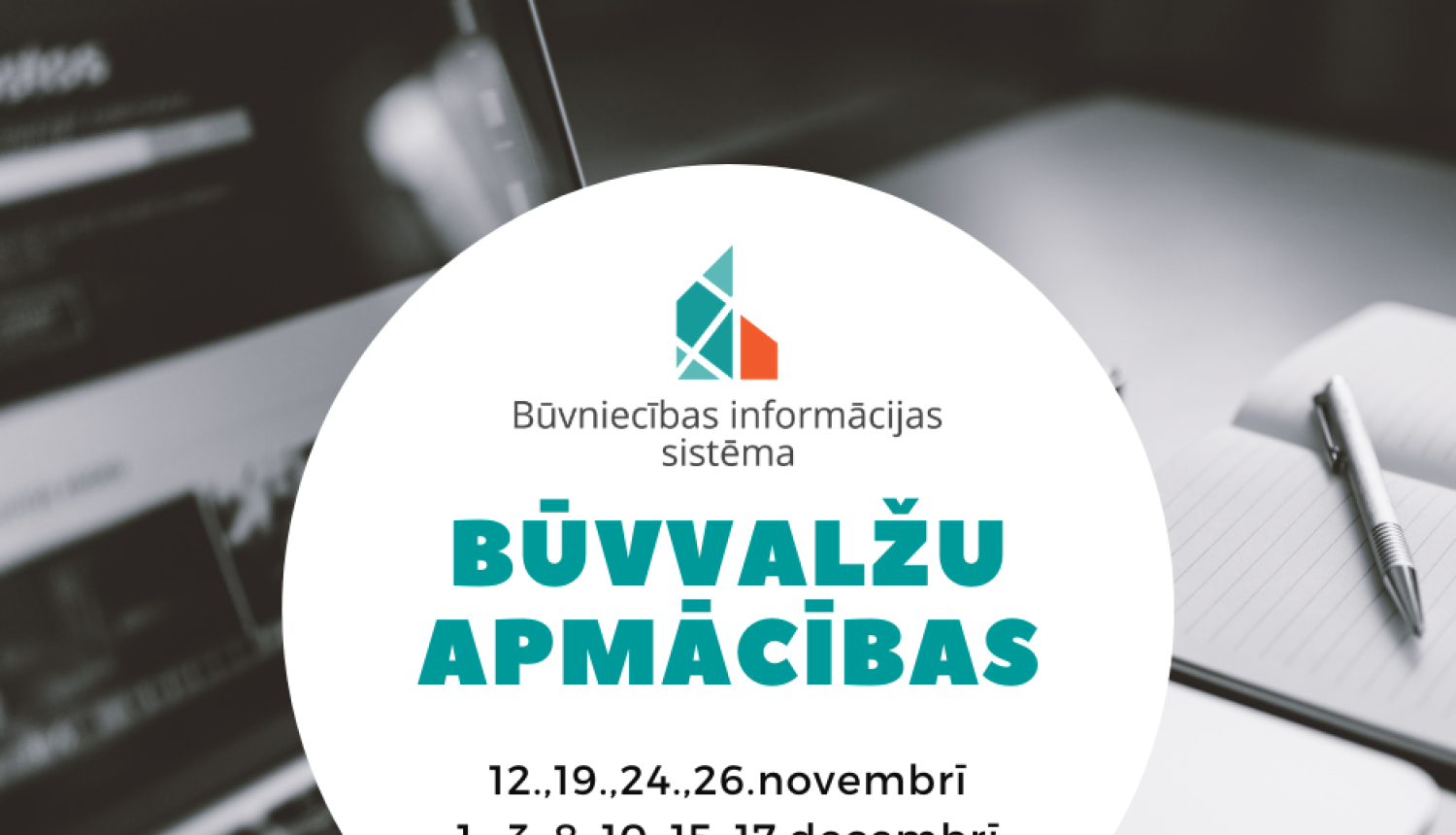 Dators ar tekstu par apmācību datumiem